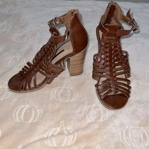 Brown braided design sandals!